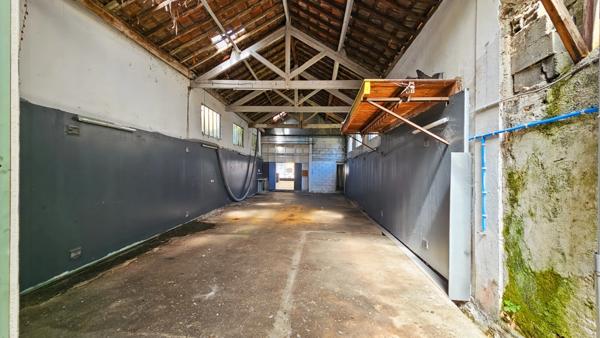 Immeuble à rénover avec local commercial + 2 T5 à vendre TARBES (65)