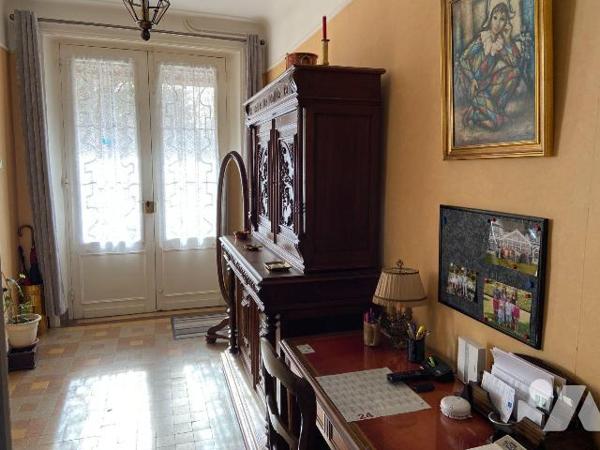 SAINT-PAUL-DES-LANDES, sur 2095 m² de terrain, maison comprenant au rez-de-chaussée : garage, c...