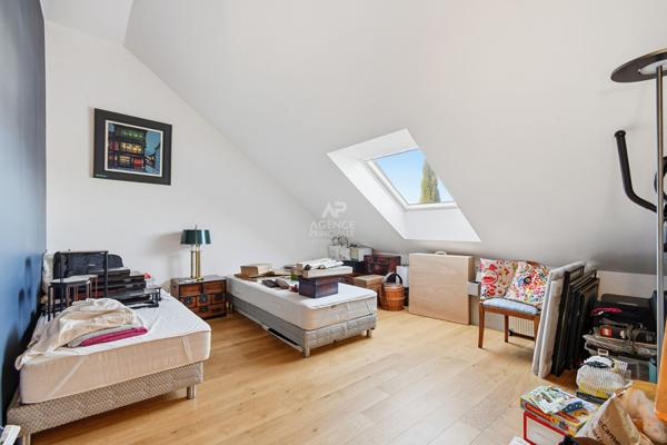 Maison Fourqueux 7 pièce(s) 180 m2 5 Chambres 1 190 000 € **  - Référence  18872