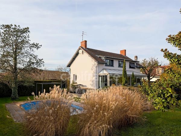 A vendre à Saint-Marcel (71) Villa de 189 m² 7 pièces 5 chambres et terrain à bâtir !