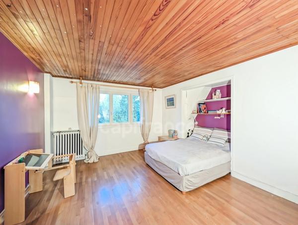 A vendre à Saint-Marcel (71) Villa de 189 m² 7 pièces 5 chambres et terrain à bâtir !