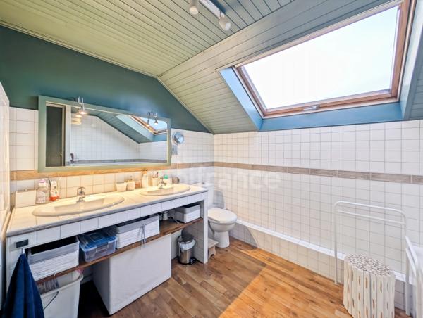 A vendre à Saint-Marcel (71) Villa de 189 m² 7 pièces 5 chambres et terrain à bâtir !