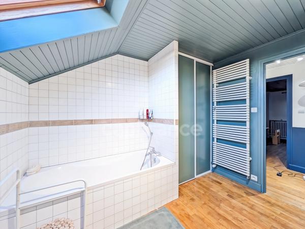 A vendre à Saint-Marcel (71) Villa de 189 m² 7 pièces 5 chambres et terrain à bâtir !