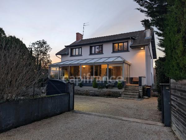 A vendre à Saint-Marcel (71) Villa de 189 m² 7 pièces 5 chambres et terrain à bâtir !