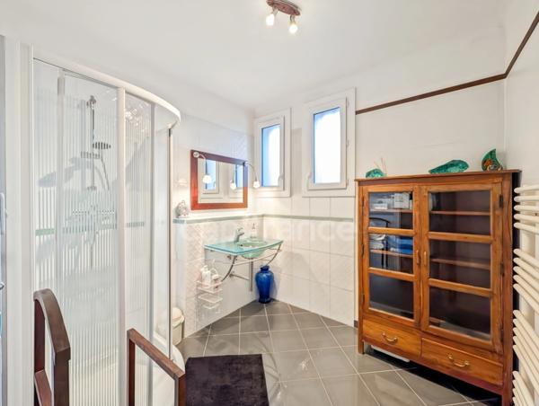 A vendre à Saint-Marcel (71) Villa de 189 m² 7 pièces 5 chambres et terrain à bâtir !