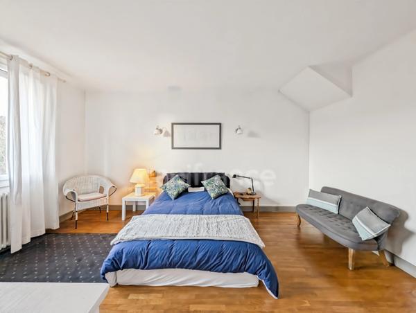 A vendre à Saint-Marcel (71) Villa de 189 m² 7 pièces 5 chambres et terrain à bâtir !