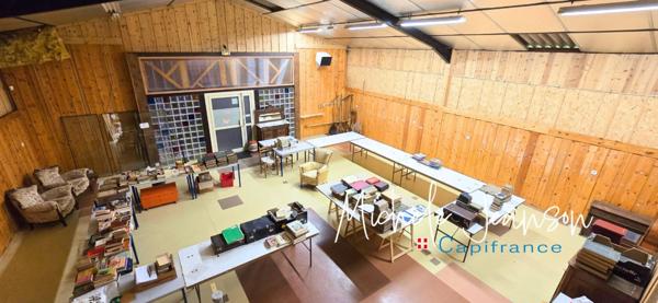 À VENDRE – Une bâtisse pleine d’âme et de possibilités (38)