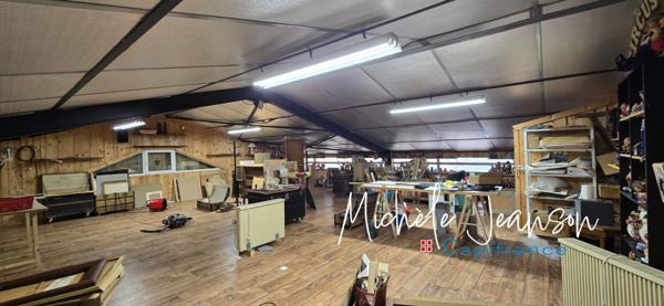 À VENDRE – Une bâtisse pleine d’âme et de possibilités (38)