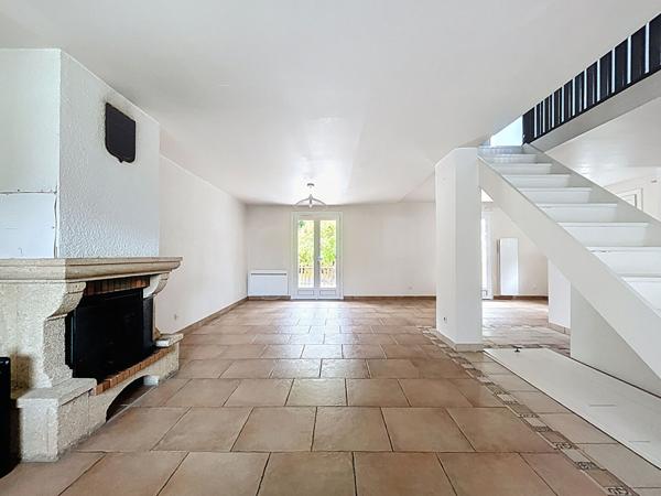 EXCLUSIVITE - MAISON DE 117 M² SUR 759 M² DE TERRAIN AVEC PISCINE