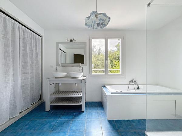 EXCLUSIVITE - MAISON DE 117 M² SUR 759 M² DE TERRAIN AVEC PISCINE