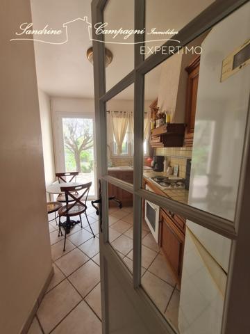 Les Angles (30133) VILLA de plain pied, T4 avec garage, cour et jardin arboré piscinable