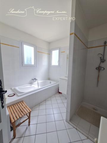 Les Angles (30133) VILLA de plain pied, T4 avec garage, cour et jardin arboré piscinable