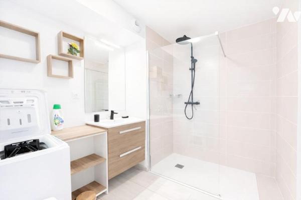 APPARTEMENT T2 - FOUESNANT PLACE DE L'EGLISE - BALCON - PARKING COUVERT