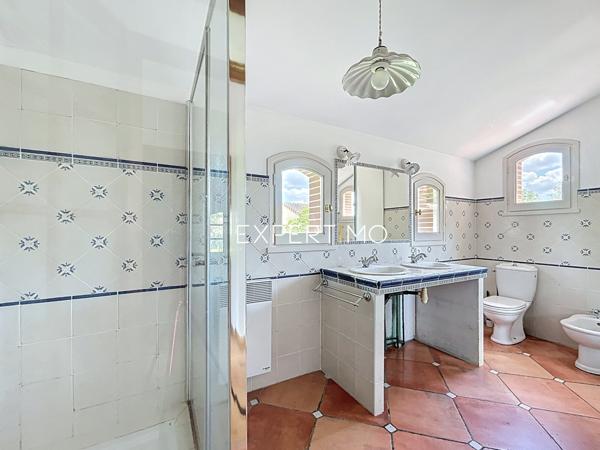 Montgiscard (31450) Montgiscard, maison de 161m2 env., 6 pièces, garage attenant sise sur une parcelle de 1046m2.