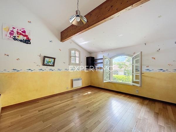 Montgiscard (31450) Montgiscard, maison de 161m2 env., 6 pièces, garage attenant sise sur une parcelle de 1046m2.