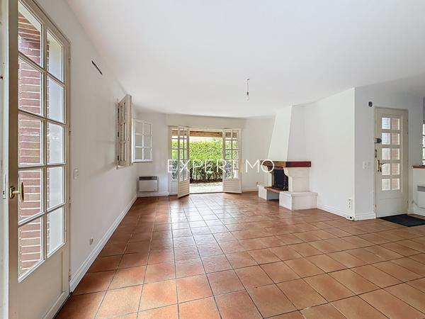 Montgiscard (31450) Montgiscard, maison de 161m2 env., 6 pièces, garage attenant sise sur une parcelle de 1046m2.