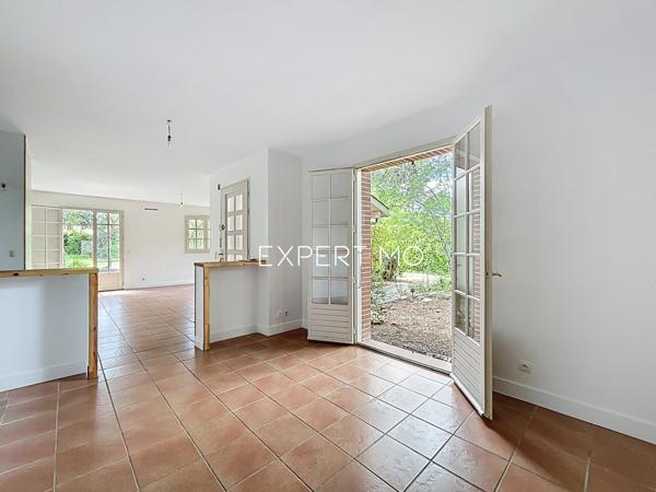 Montgiscard (31450) Montgiscard, maison de 161m2 env., 6 pièces, garage attenant sise sur une parcelle de 1046m2.