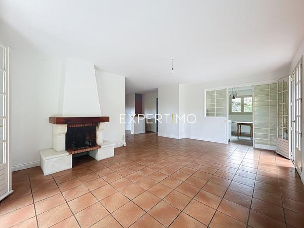 Montgiscard (31450) Montgiscard, maison de 161m2 env., 6 pièces, garage attenant sise sur une parcelle de 1046m2.