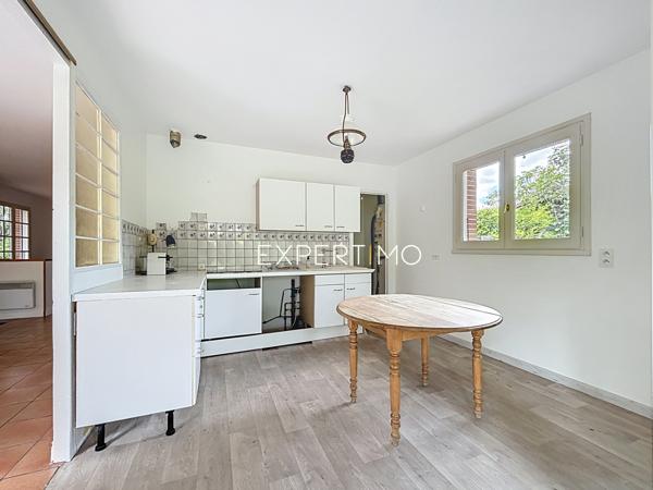 Montgiscard (31450) Montgiscard, maison de 161m2 env., 6 pièces, garage attenant sise sur une parcelle de 1046m2.