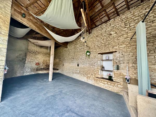 MAISON DE CHARME 4 CHAMBRES NEUVILLE DE POITOU