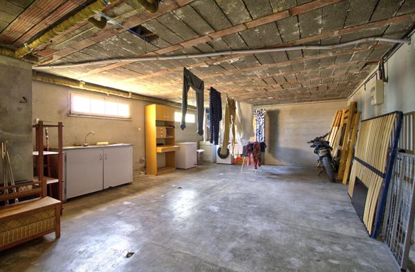 SAINT-HILAIRE DE LUSIGNAN : Maison avec 3 chambres, sous-sol de 90m², maison annexe de 50m² et terrain de 10.500m²