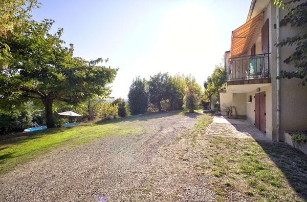 SAINT-HILAIRE DE LUSIGNAN : Maison avec 3 chambres, sous-sol de 90m², maison annexe de 50m² et terrain de 10.500m²