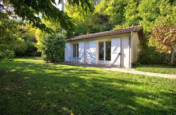 SAINT-HILAIRE DE LUSIGNAN : Maison avec 3 chambres, sous-sol de 90m², maison annexe de 50m² et terrain de 10.500m²