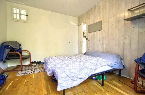 SAINT-HILAIRE DE LUSIGNAN : Maison avec 3 chambres, sous-sol de 90m², maison annexe de 50m² et terrain de 10.500m²