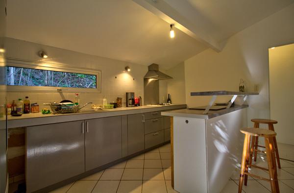 SAINT-HILAIRE DE LUSIGNAN : Maison avec 3 chambres, sous-sol de 90m², maison annexe de 50m² et terrain de 10.500m²