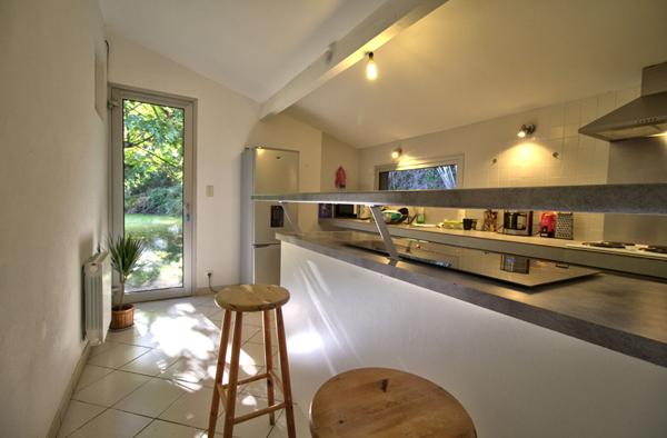 SAINT-HILAIRE DE LUSIGNAN : Maison avec 3 chambres, sous-sol de 90m², maison annexe de 50m² et terrain de 10.500m²