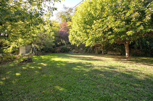 SAINT-HILAIRE DE LUSIGNAN : Maison avec 3 chambres, sous-sol de 90m², maison annexe de 50m² et terrain de 10.500m²