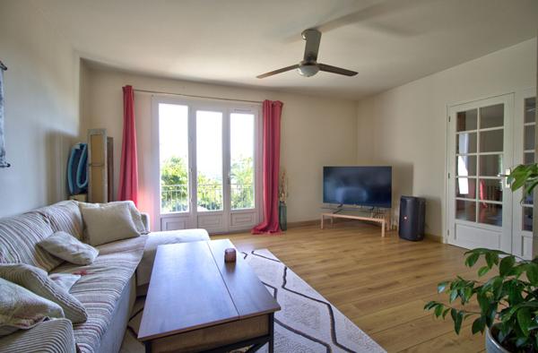 SAINT-HILAIRE DE LUSIGNAN : Maison avec 3 chambres, sous-sol de 90m², maison annexe de 50m² et terrain de 10.500m²