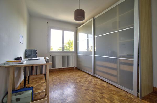 SAINT-HILAIRE DE LUSIGNAN : Maison avec 3 chambres, sous-sol de 90m², maison annexe de 50m² et terrain de 10.500m²