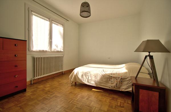 SAINT-HILAIRE DE LUSIGNAN : Maison avec 3 chambres, sous-sol de 90m², maison annexe de 50m² et terrain de 10.500m²