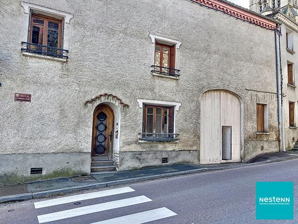 Maison de village de 164,3 m2 habitables sur son terrain de 573 m2 avec cour intérieure et plus de 150 m2 de dépendances