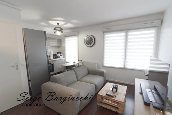 A Douai, appartement de 2013, en RDC, 1 chambre, 43m², Parking