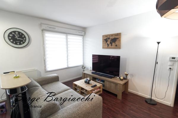 A Douai, appartement de 2013, en RDC, 1 chambre, 43m², Parking