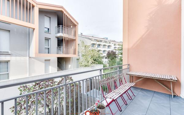 Appartement à vendre    3 pièces • 52 m2 Marseille 12