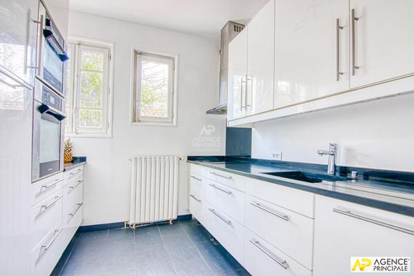 Versailles St-Jean Maison 7 pièces de 175.91 m² habitables dont en dépendance un studio de 30 m² sur parcelle d'environ 450 m² €1 295 000 ** - Référence 27212