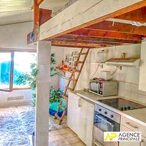 Versailles St-Jean Maison 7 pièces de 175.91 m² habitables dont en dépendance un studio de 30 m² sur parcelle d'environ 450 m² €1 295 000 ** - Référence 27212