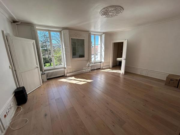 Maison Triel Sur Seine 8 pièce(s) 237 m2 €749 000 ** - Référence 1097