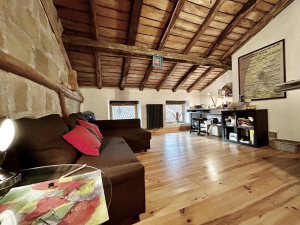 Beaumont-de-Lomagne (82500) Maison entièrement rénovée en plein centre de Beaumont de Lomagne