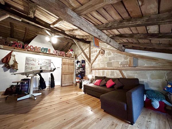 Beaumont-de-Lomagne (82500) Maison entièrement rénovée en plein centre de Beaumont de Lomagne