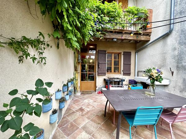 Beaumont-de-Lomagne (82500) Maison entièrement rénovée en plein centre de Beaumont de Lomagne