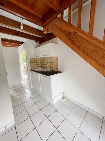 ANDERNOS-LES-BAINS – T2 bis en duplex avec terrasse sur jardin et parking – À LOUER