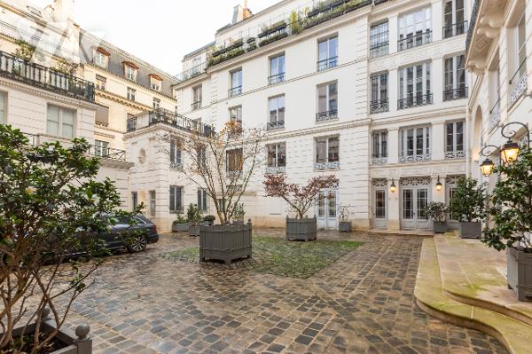 PARIS 2EME - VIVIENNE-GAILLON-  STUDIO 30 M² DERNIER ETAGE