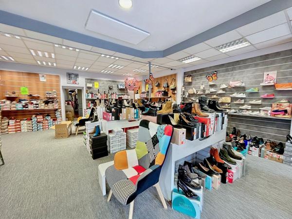 Immeuble à vendre    3 pièces •  Terrasson-Lavilledieu