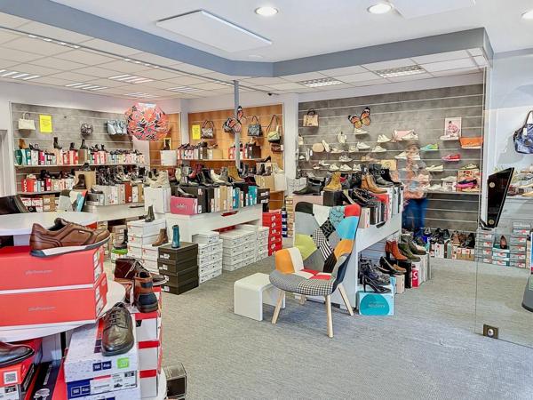 Immeuble à vendre    3 pièces •  Terrasson-Lavilledieu