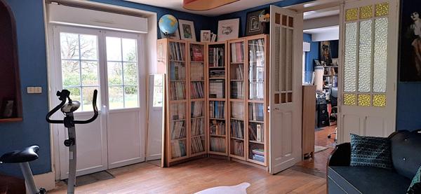 THENON (24)A vendre, Propriété composée de deux maisons sur 5.5 ha de prés (possibilité haras) et de bois.