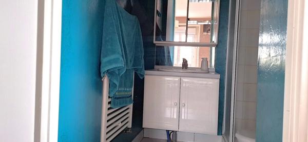 THENON (24)A vendre, Propriété composée de deux maisons sur 5.5 ha de prés (possibilité haras) et de bois.